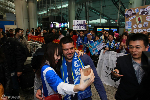 富力新帅孔特拉抵粤