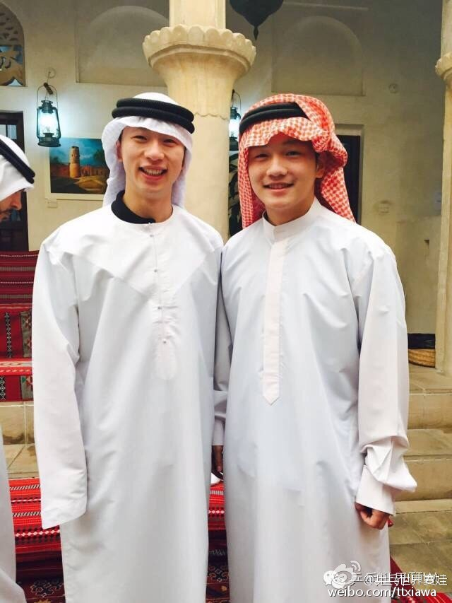 马龙樊振东合影