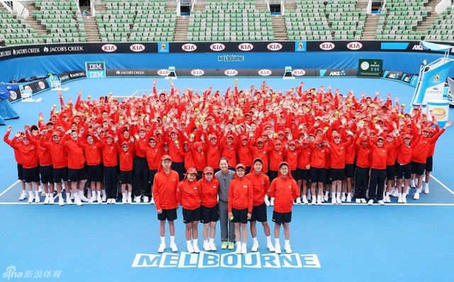 14年1月7日，李娜出席澳网欢迎球童仪式