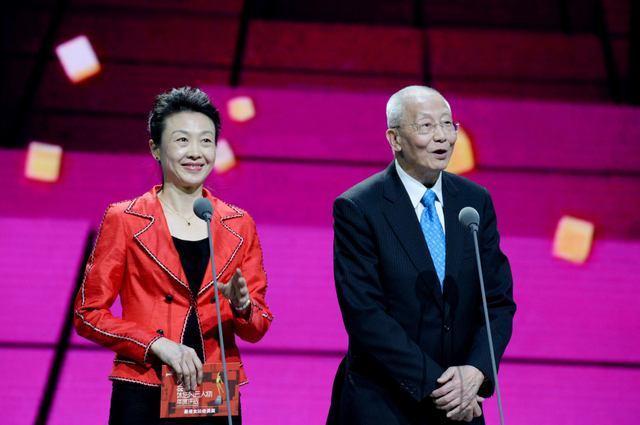 最佳女运动员颁奖嘉宾