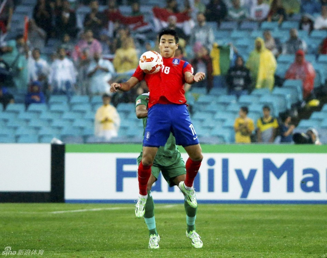 李庭协胸部停球