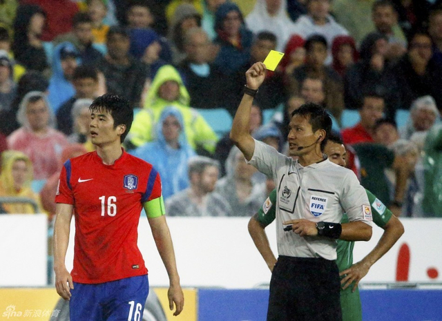 奇诚庸吃到黄牌