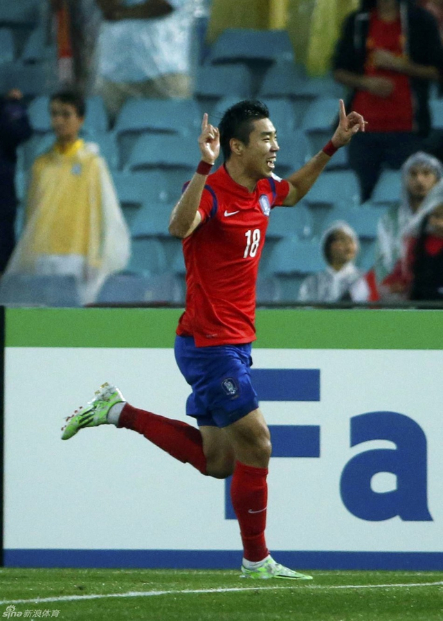 李庭协庆祝进球