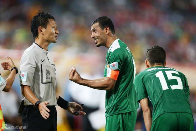 穆罕穆德与裁判交流