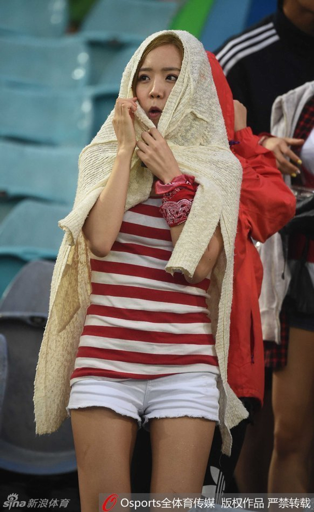 韩国美女球迷到场观战