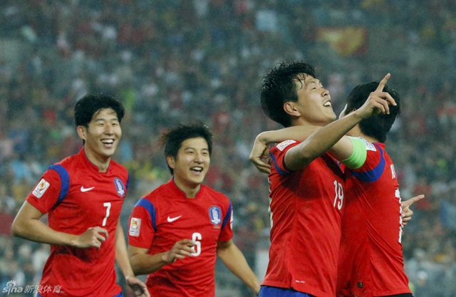 金英权为韩国打进第二球