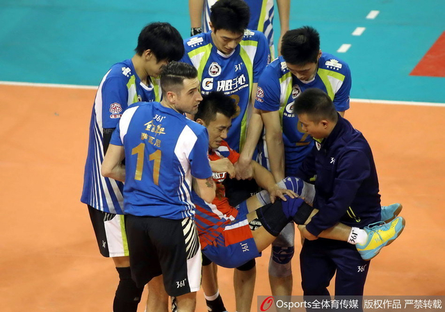 国手任琦受伤下场