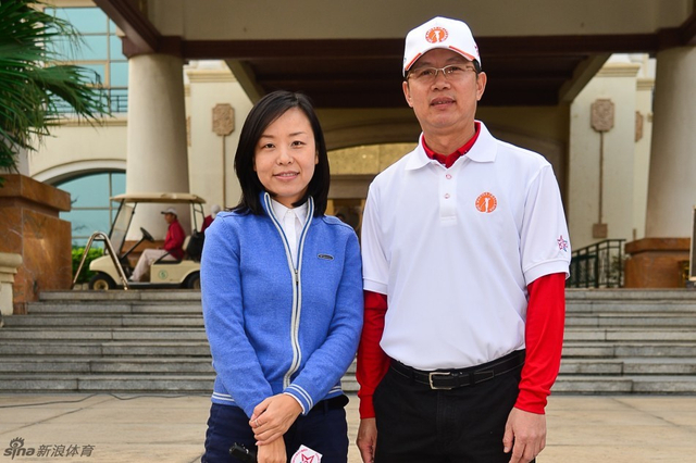 赛事总监高薇与广东省高协秘书长冯雄