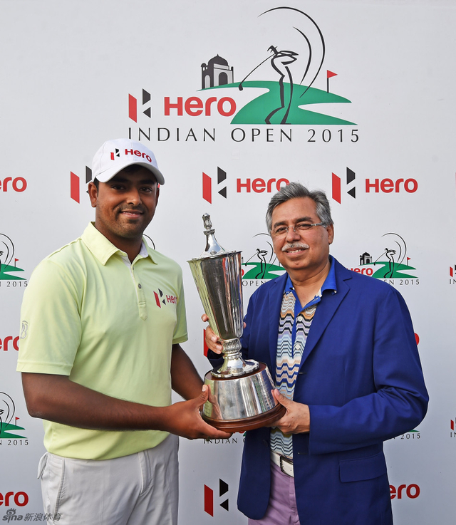 拉西里收获奖杯