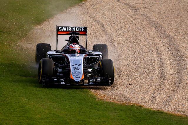 霍肯伯格冲出赛道