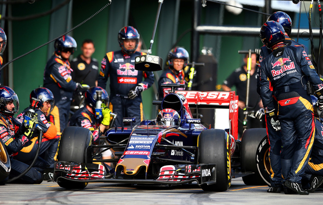 红牛二队小维斯塔潘进站