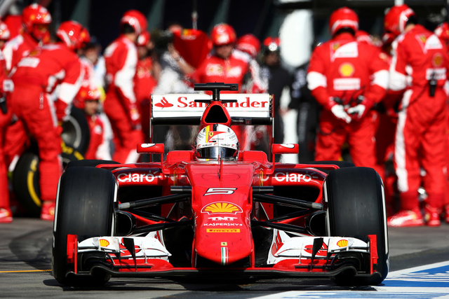 法拉利车队维泰尔出站