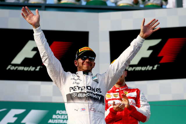 汉密尔顿庆祝夺冠
