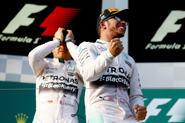 梅赛德斯包揽前两名