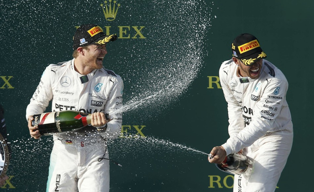 梅奔双雄喷香槟