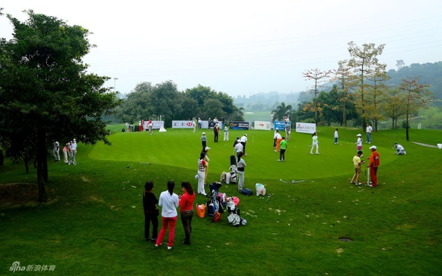 火热的练习果岭