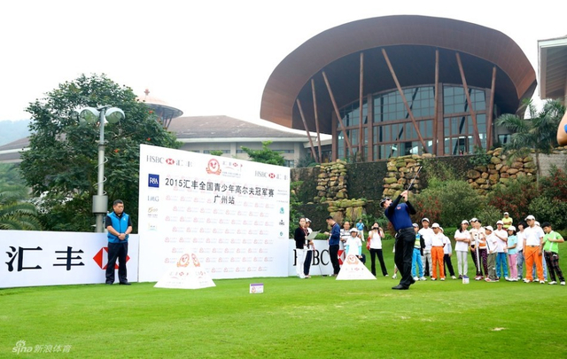 刘荣耀为比赛开球