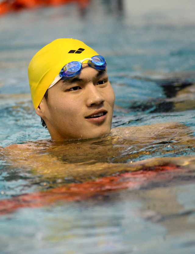 徐嘉余获男子100米仰泳冠军