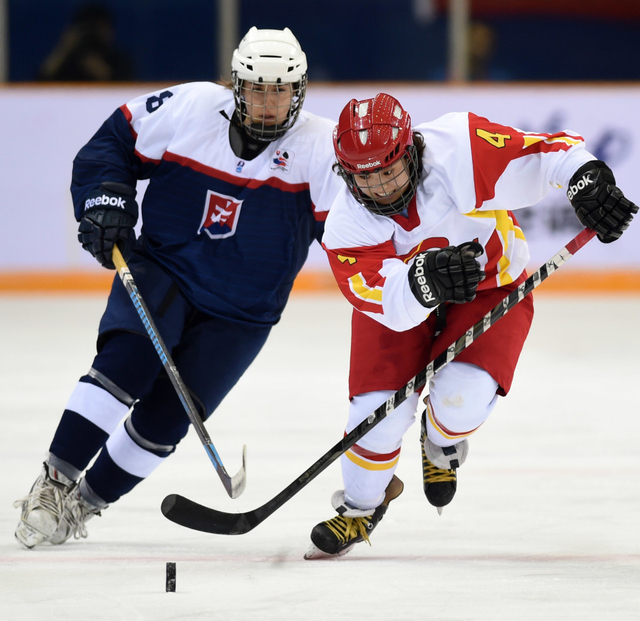 齐雪婷积极拼抢