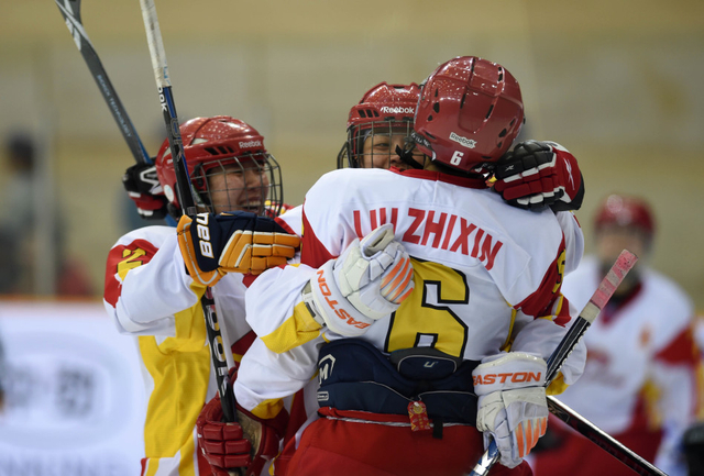 中国队庆祝进球