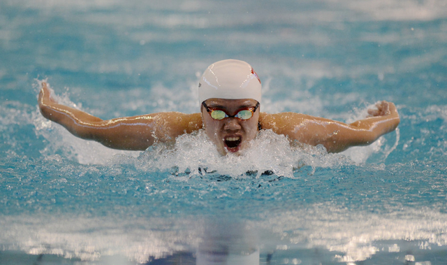 周羿霖获女子200米蝶泳冠军