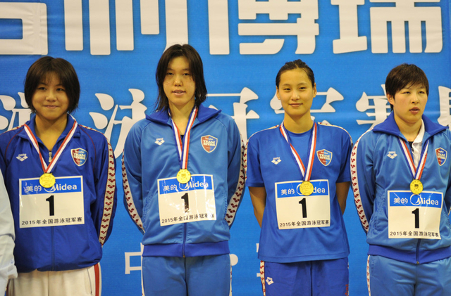 上海队获女子4X100米混合泳接力冠军