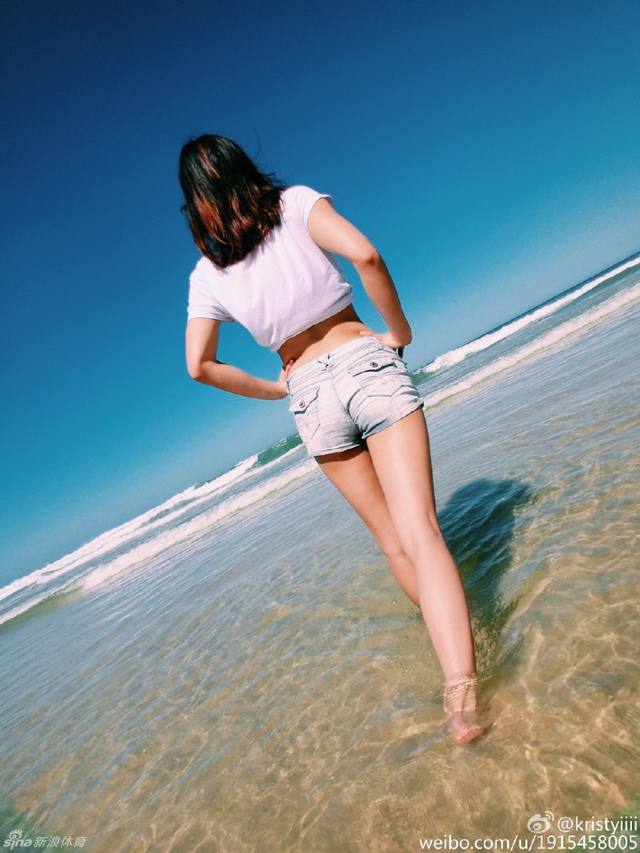 游泳美女刘湘惊艳