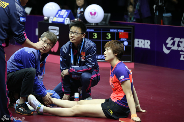 新浪体育直击丁宁受伤