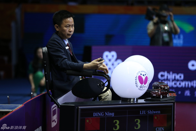 新浪体育直击丁宁受伤