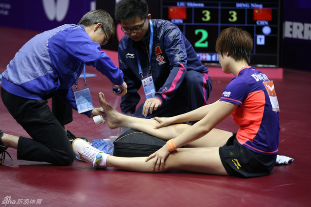 新浪体育直击丁宁受伤