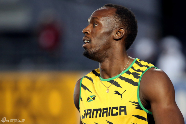 博尔特完成比赛
