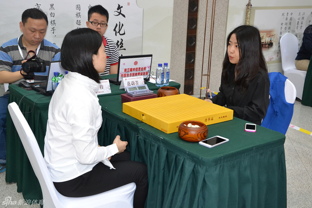 鲁佳对阵范蔚菁