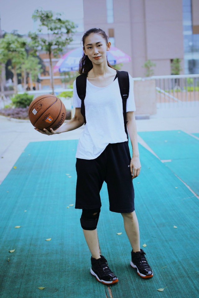 模特蓝梓艺的篮球之路