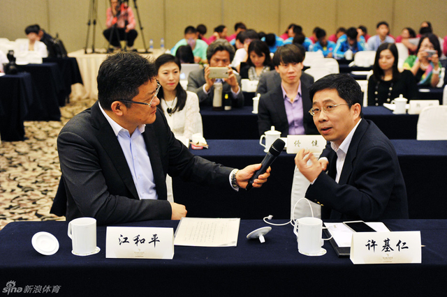 张斌采访新华社体育部主任许基仁