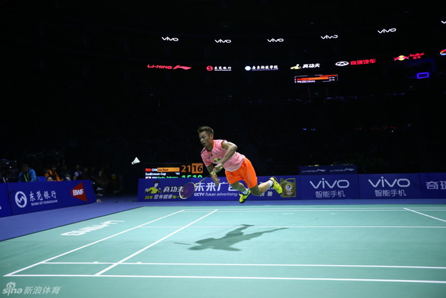 发现球将要出界