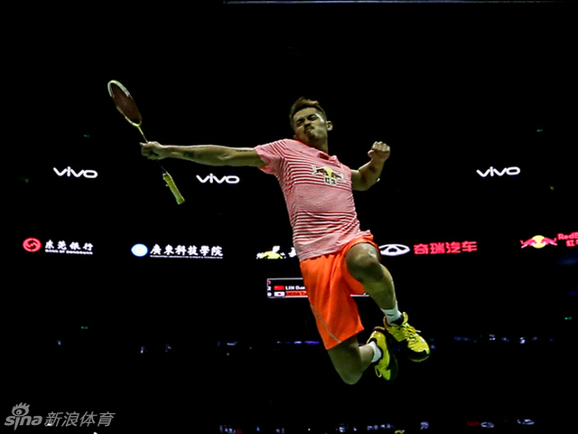 林丹跃起霸气庆祝