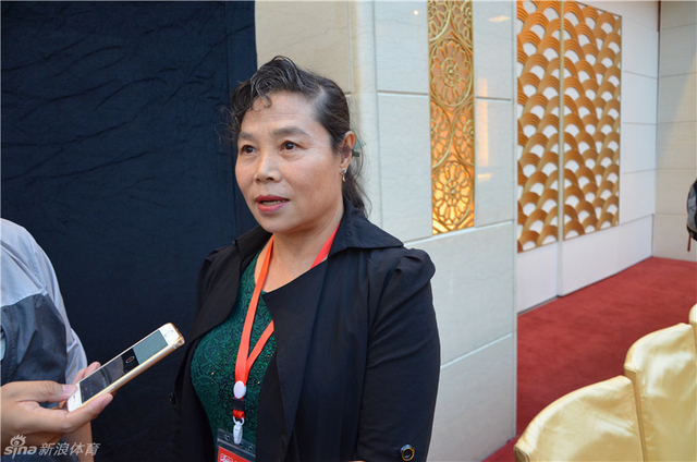 世界冠军成员焦灵花接受采访