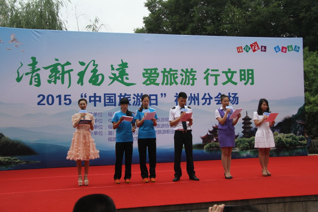 阳光城女排参与公益