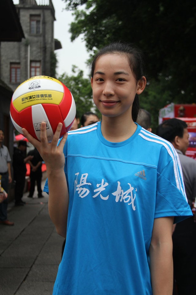 阳光城女排队员张婧