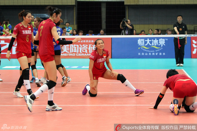 曾春蕾无奈神情