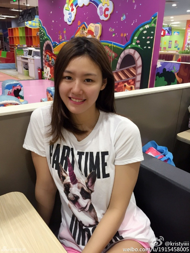 游泳美女刘湘近照