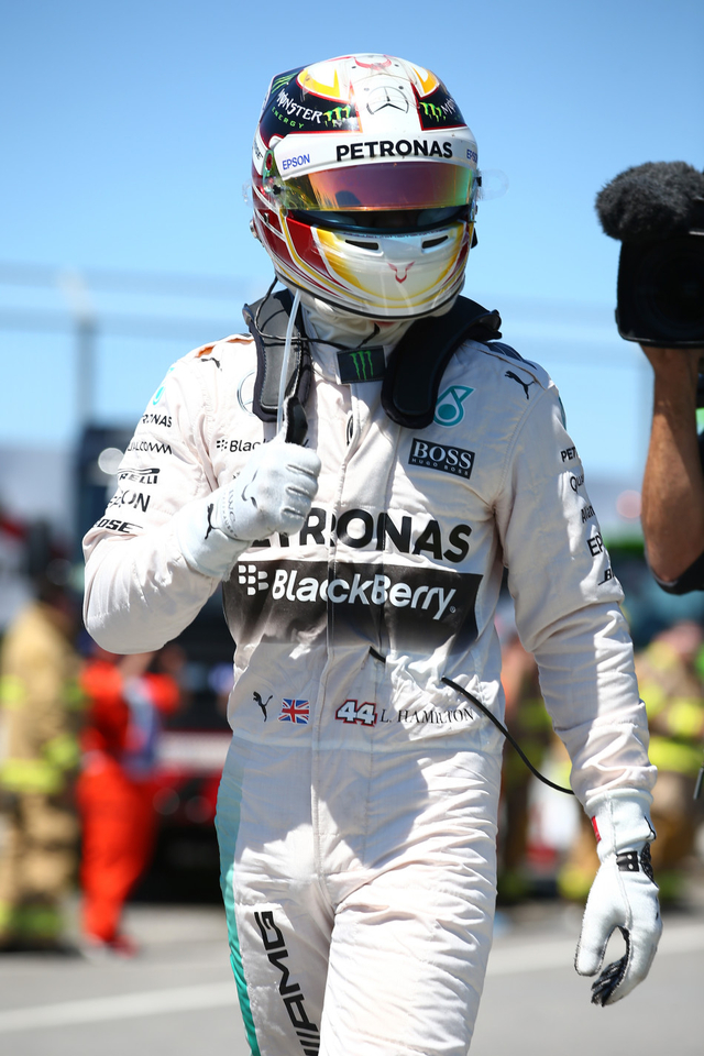 汉密尔顿庆祝夺第44个杆位