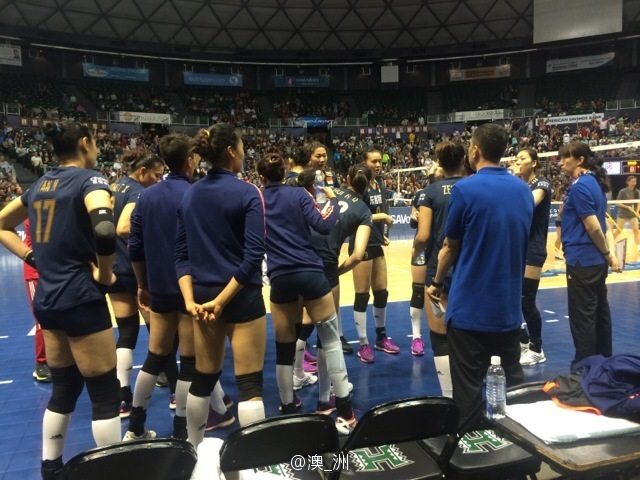 队员聆听教练指挥