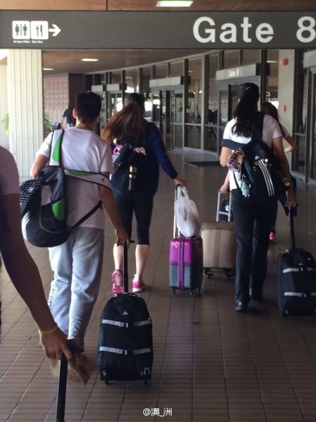 女排离开夏威夷