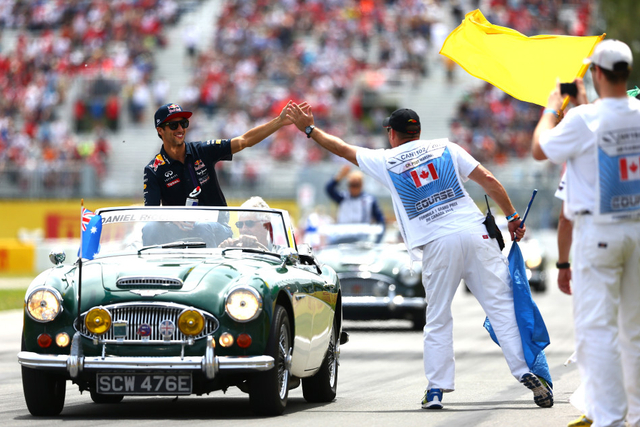 红牛车队里卡多巡游