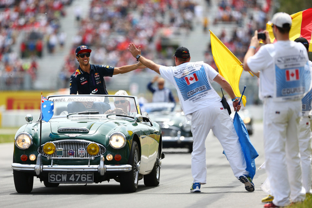 红牛车队里卡多巡游