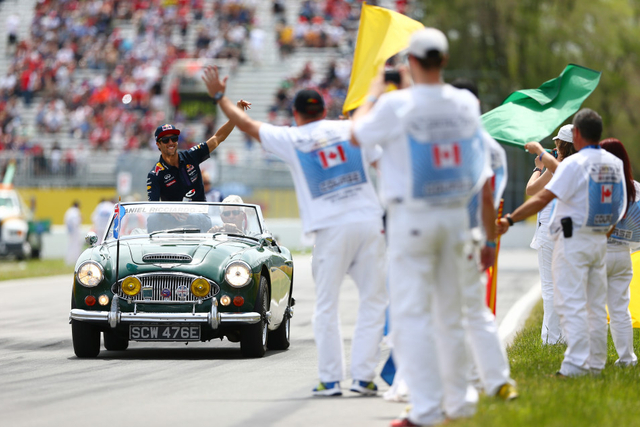 红牛车队里卡多巡游