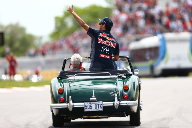 红牛车队里卡多巡游