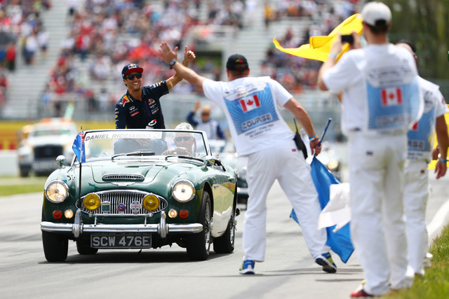 红牛车队里卡多巡游