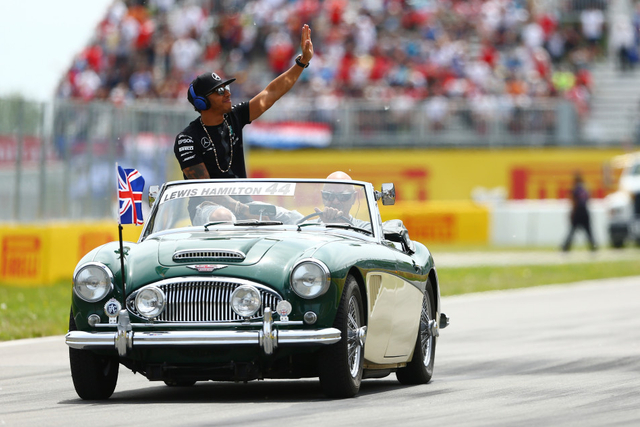 梅赛德斯车队汉密尔顿巡游